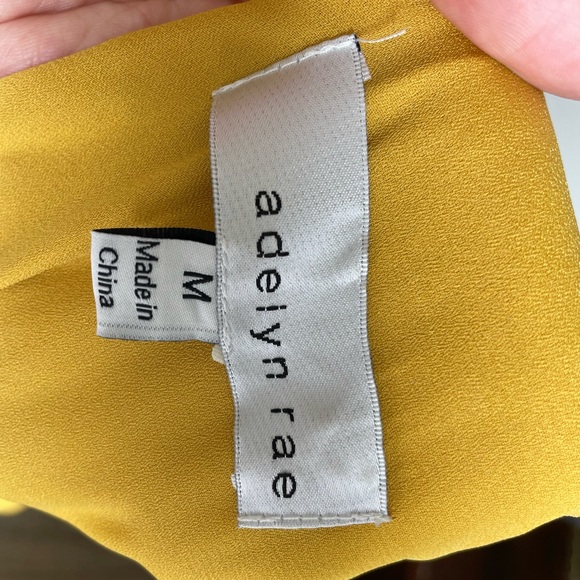 Adelyn Rae Beautiful Yellow V-neck Summer Dress size M - Picture 5 of 6